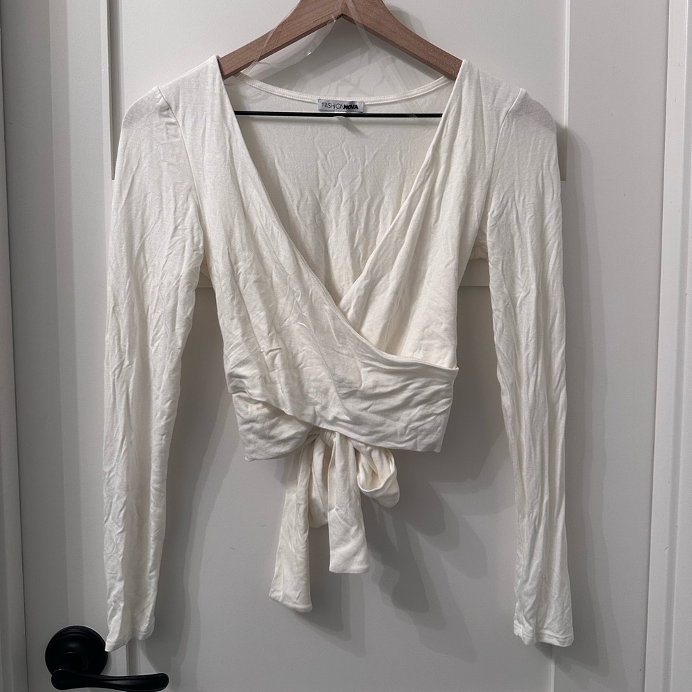 Fashion nova tie back long sleeve crop top. size S